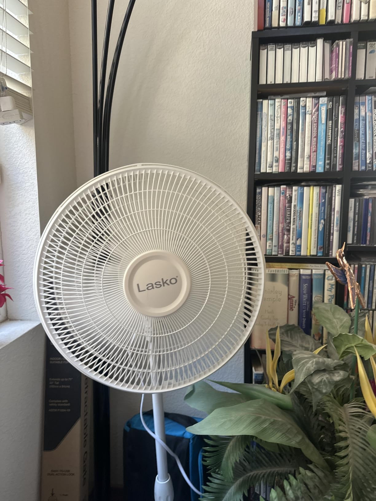Lasko 2520 Oscillating Stand Fan, White 16 Inch customer photo 1