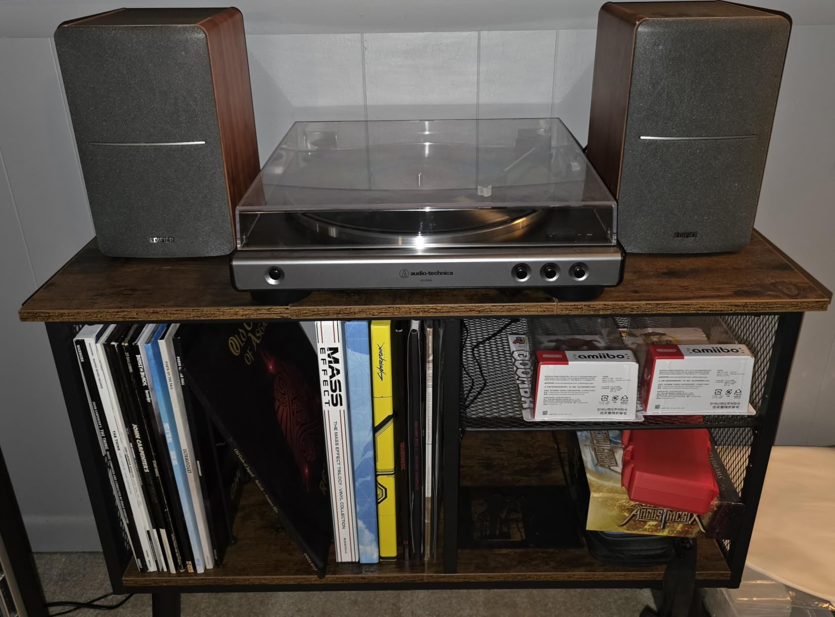 Edifier R1280T Powered Bookshelf Speakers - 2.0 Active Near Field Studio Monitor Speaker - Wooden Enclosure - 42 Watts RMS Power customer photo 2