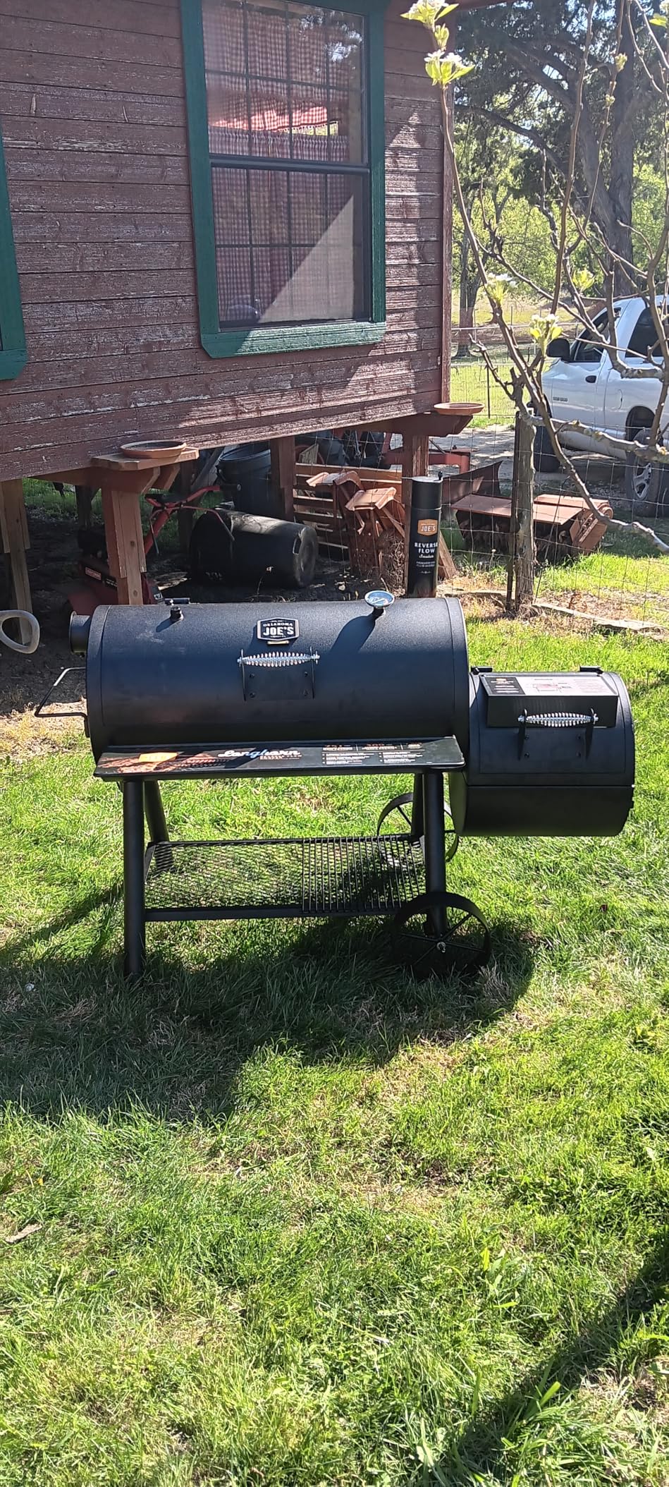 Oklahoma Joe's Longhorn Reverse Flow Offset Charcoal Smoker and Grill with 1060 sq. in. Cooking Area, Black customer photo 1