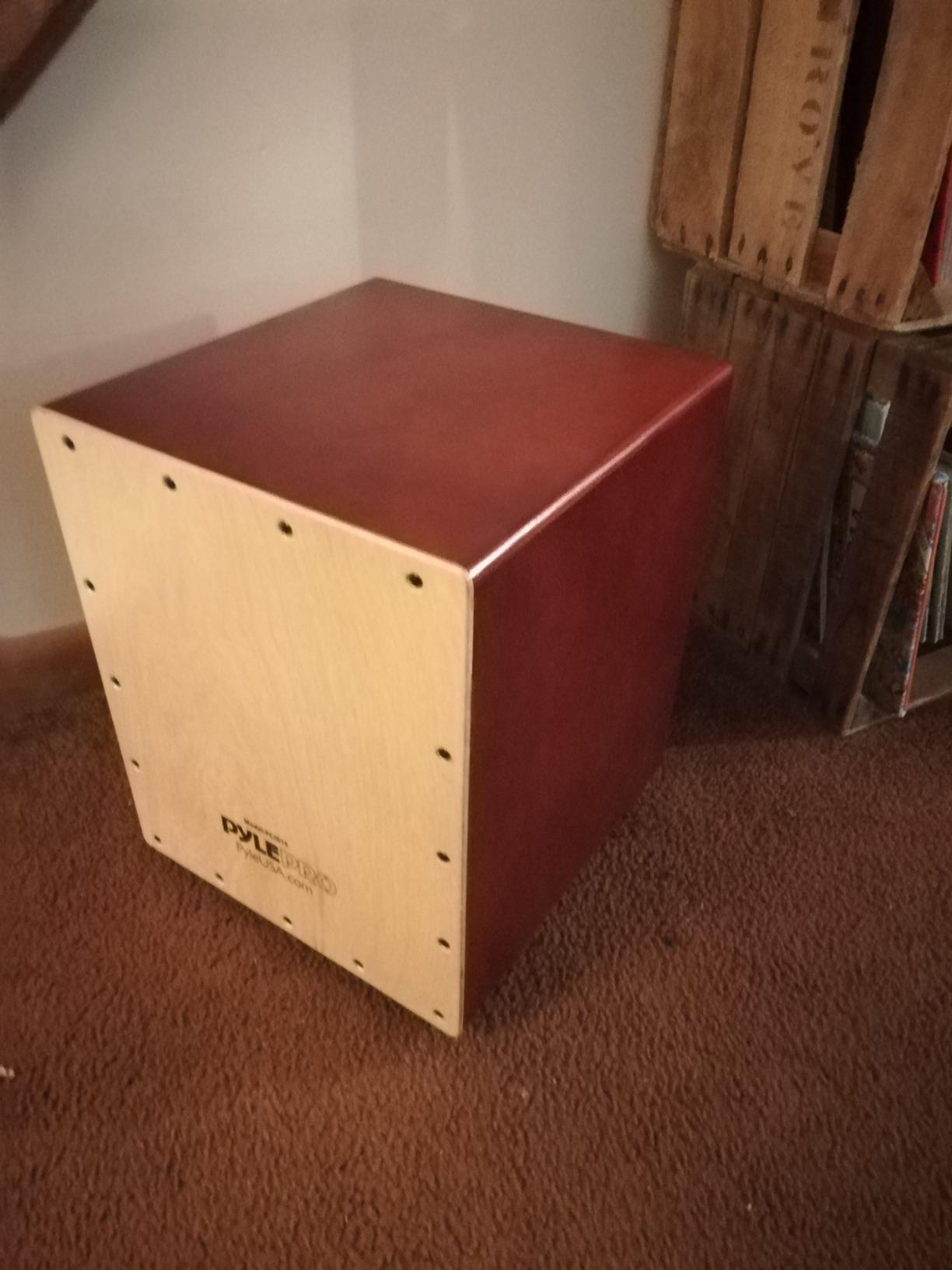 Pyle Stringed Jam Cajon, Handcrafted Birch Wood Percussion Box with Internal Guitar Strings, Compact & Lightweight Acoustic Drum, Anti-Vibration Feet, Brown (PCJD15) customer photo 1