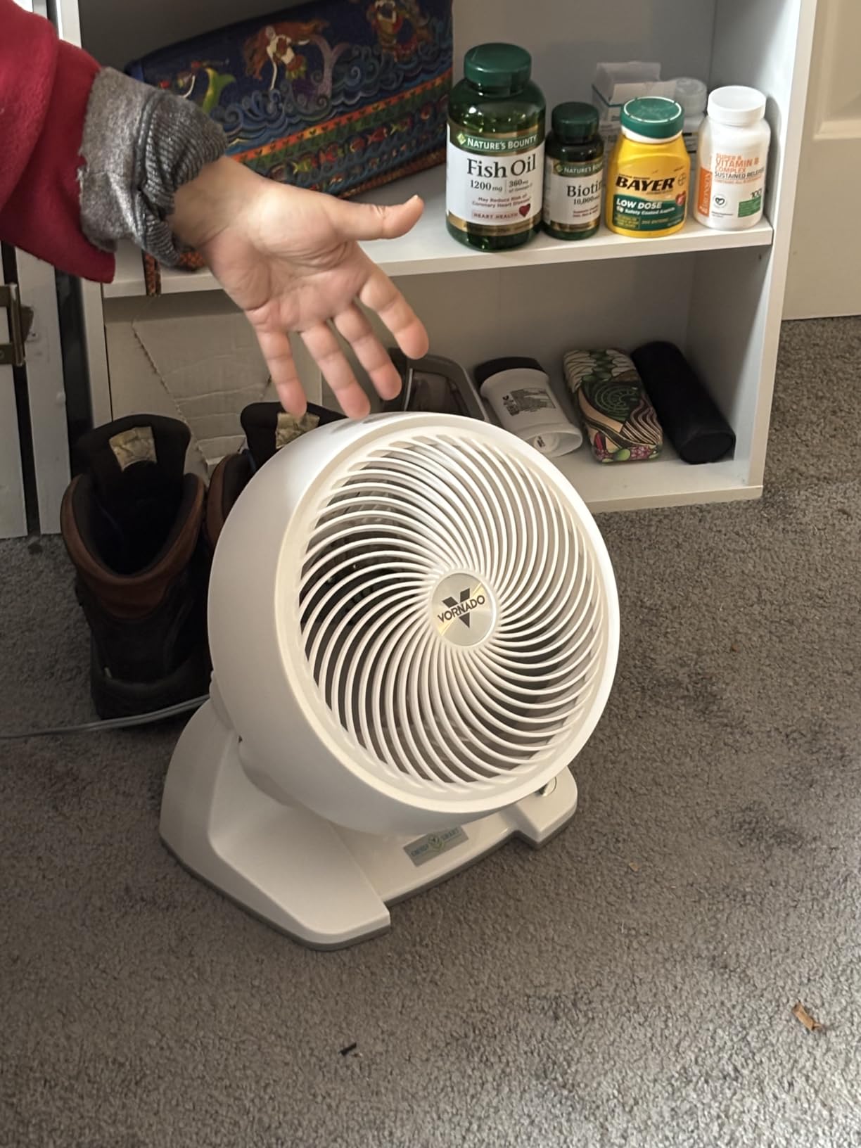 Vornado 683DC Energy Smart Medium Pedestal Air Circulator Fan with Variable Speed Control,White customer photo 2
