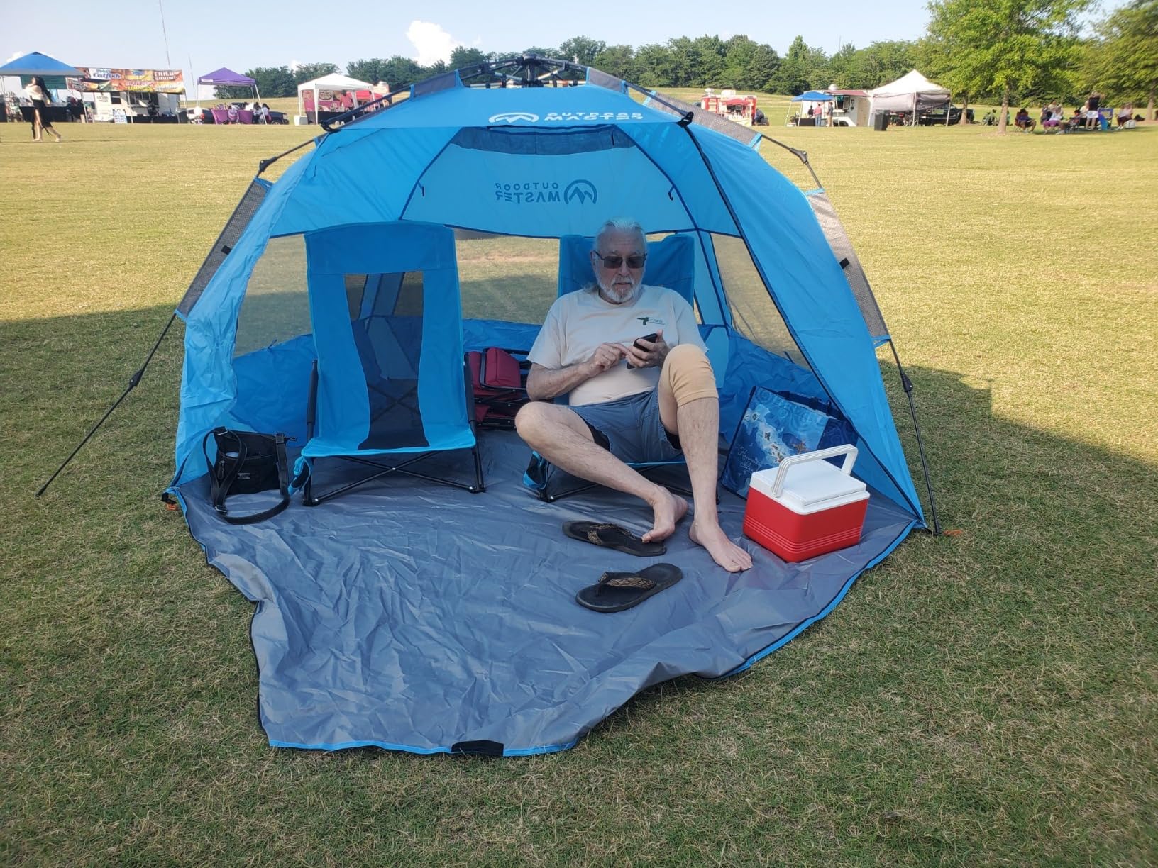 OutdoorMaster Beach Tent Sun Shelter for 3-4 Person, Pop Up Beach Tent Easy Setup with Sandbags, Portable Sun Shade Canopy with Carrying Bag for Beach & Outdoor, UPF50+ UV Protection, Family Size customer photo 1