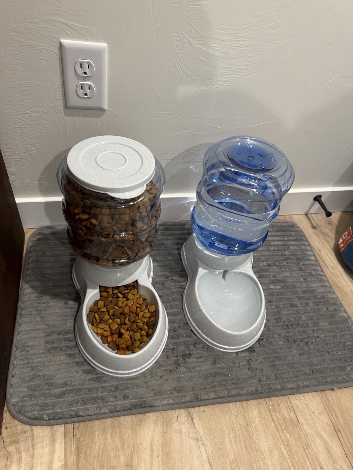Amazon Basics Automatic Pet Water Dispenser and Gravity Food Feeder Set for Cat and Dog, Easy to Clean, 6-Pound Food Capacity, 1-Gallon, Small, Gray, Pack of 2 customer photo 1