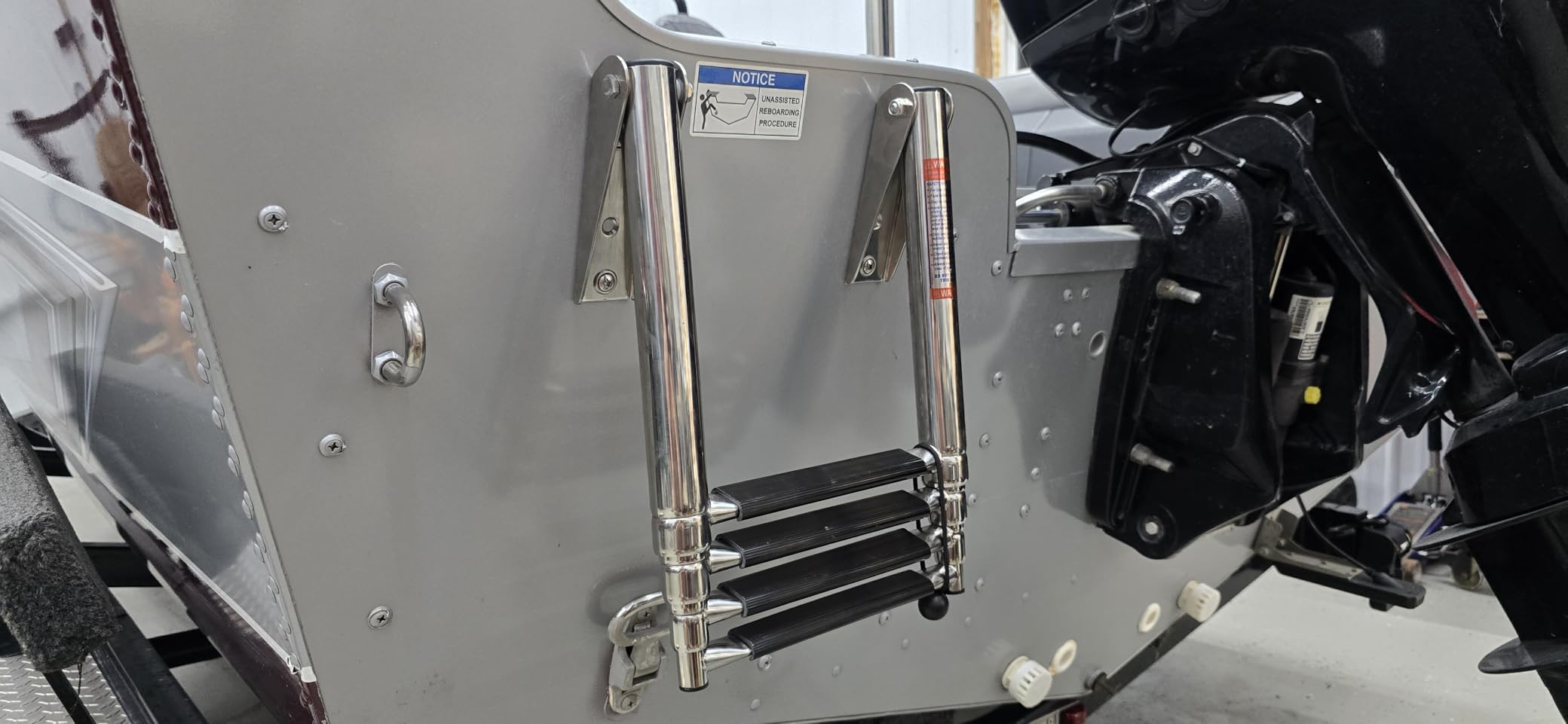 4 Step Boat Ladder, Stainless Steel Telescopic 4 Step Pontoon Boat Ladder, Extendable Dock Ladder for a Pontoon, Max. Load 900 Pound Capacity Marine Telescoping Ladder for Boat Yacht customer photo 1