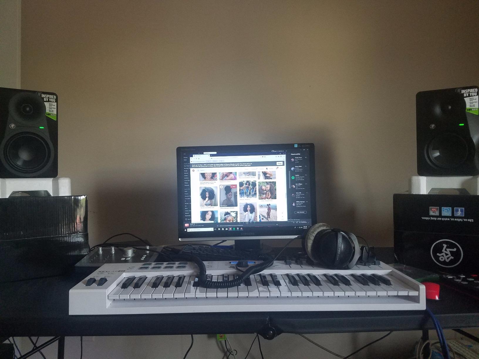 Mackie MR524 Studio Monitor customer photo 2