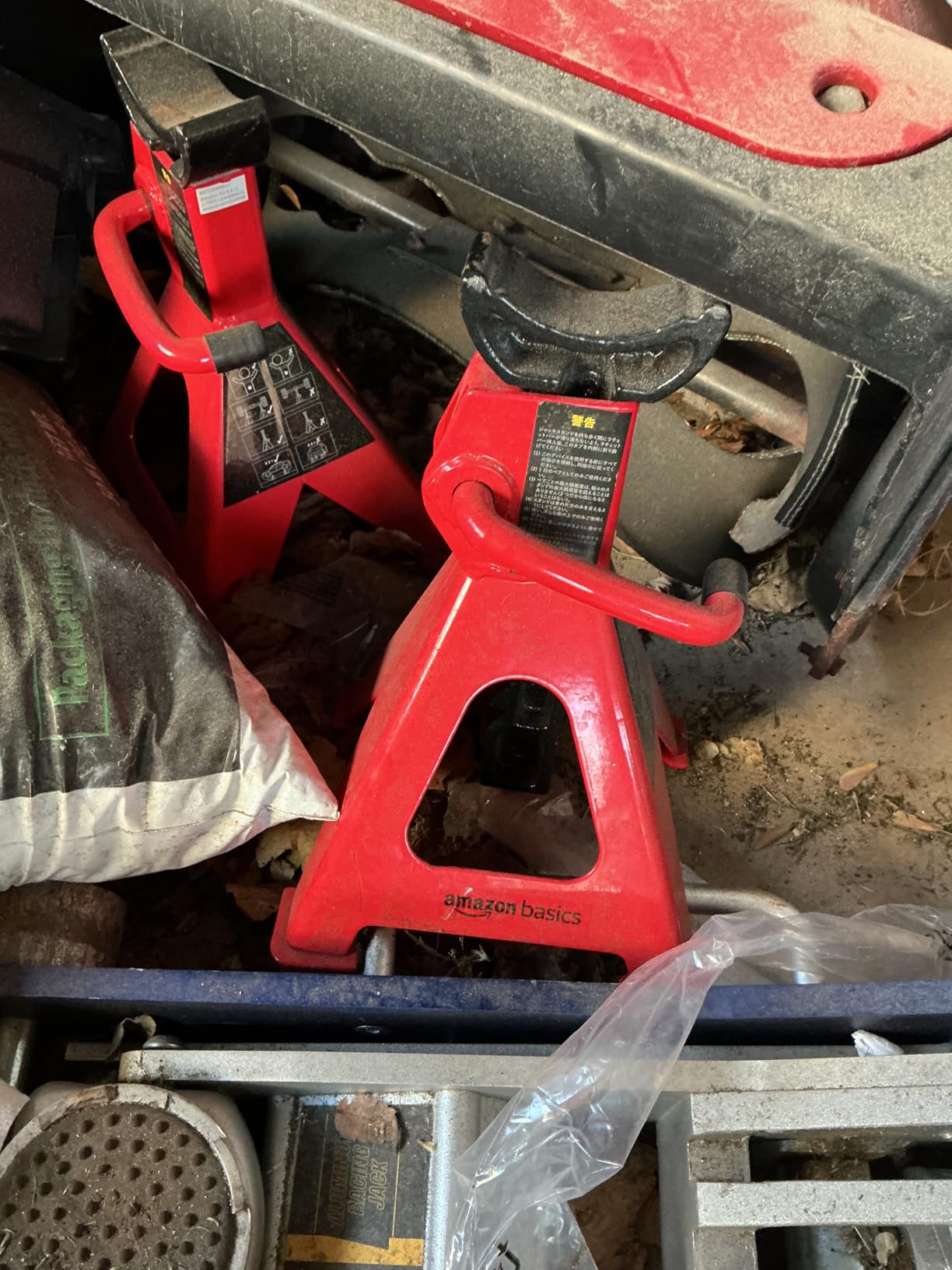 Amazon Basics Steel Jack Auto Stands, 3 Ton (6,000 lb) Capacity, Adjustable Height, 1 Pair, Black and Red customer photo 1