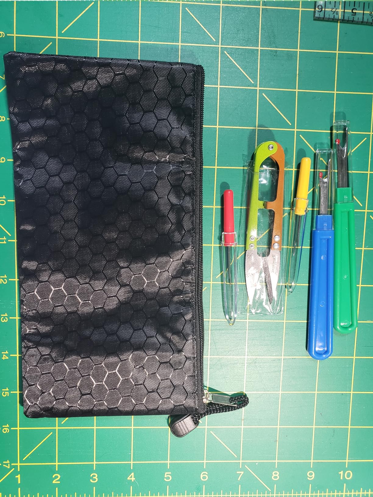 Seam Ripper and Thread Remover Kit, 2 Big and 2 Small Sewing Stitch Thread Unpicker and 1 Sewing Trimming Scissor Nipper Tool for Thread Remove (Multi-Color) customer photo 1