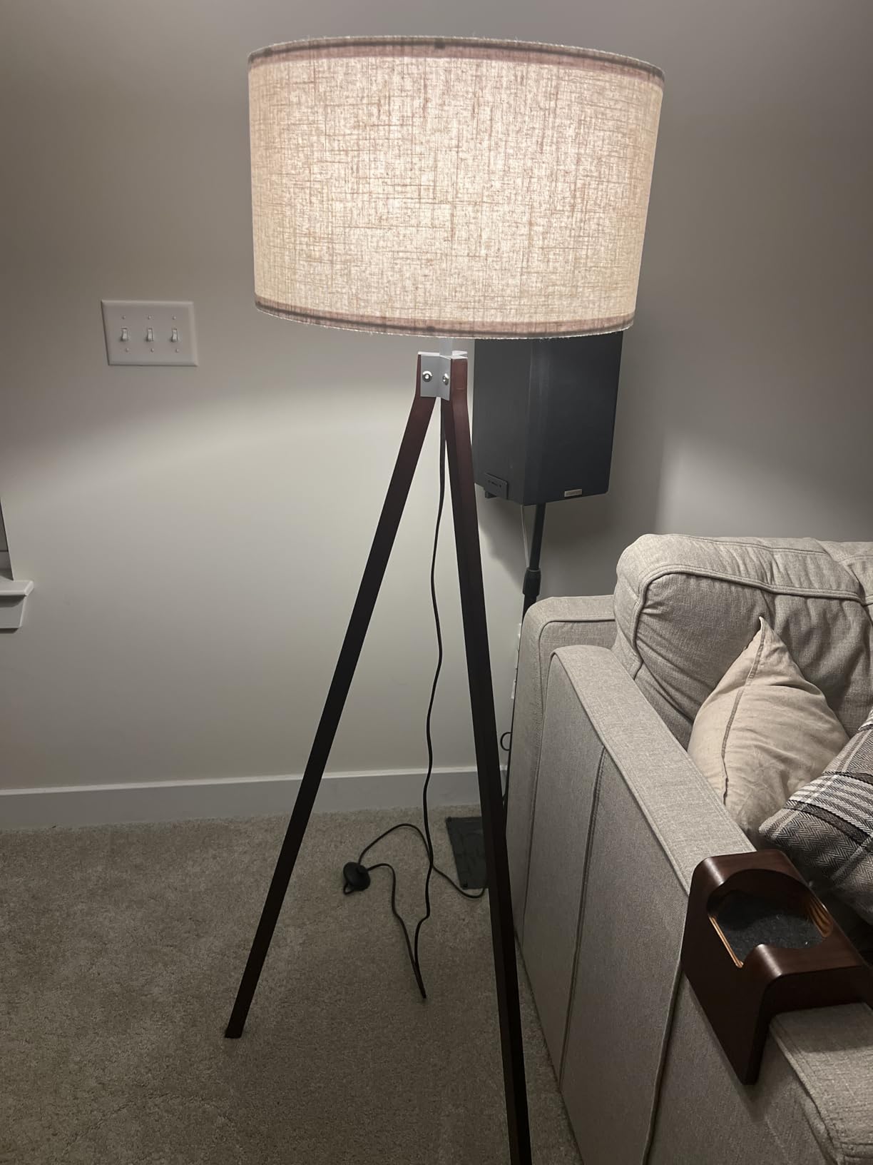 LEPOWER Wood Tripod Floor Lamp, Mid Century Standing Lamp, Modern Design Studying Light for Living Room, Bedroom, Study and Office, Flaxen Linen Shade with E26 Base Brown customer photo 2