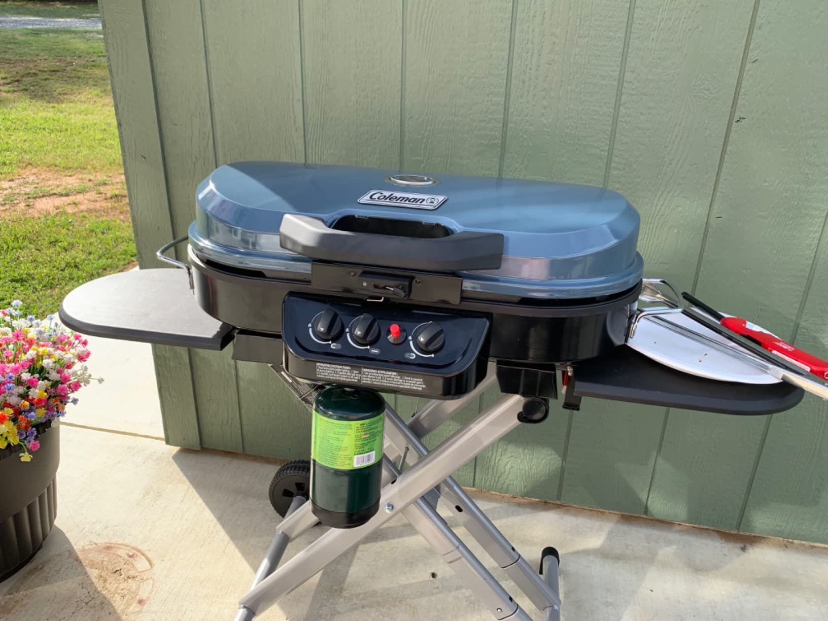 Coleman RoadTrip 285 Portable Stand-Up Propane Grill with 3 Adjustable Burners & Instastart Ignition, 20,000 BTUs for Outdoor Cooking, Camping, Tailgating customer photo 2