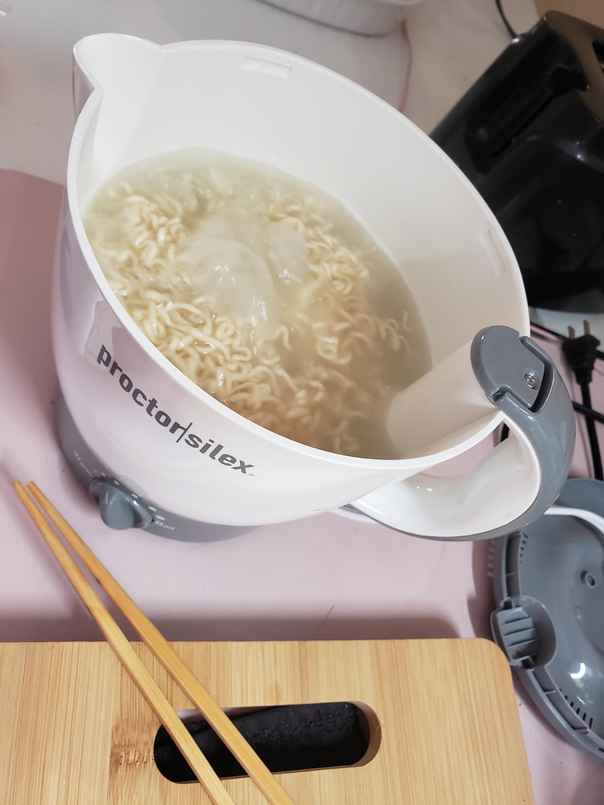 Proctor Silex 32oz Adjustable Temperature Hot Pot, Electric Kettle for Tea, Boiling Water, Cooking Ramen, Noodles and Soup, PFAS-Free Nonstick Coating, White (48507MN) customer photo 1