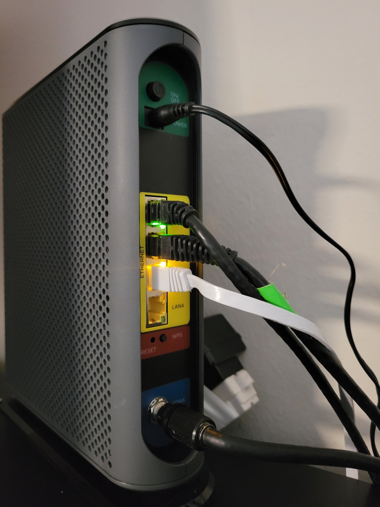 Motorola MG7700 Modem WiFi Router Combo with Power Boost | Approved by Comcast Xfinity, Cox and Spectrum | for Cable Plans Up to 800 Mbps | DOCSIS 3.0 + Gigabit Router customer photo 1