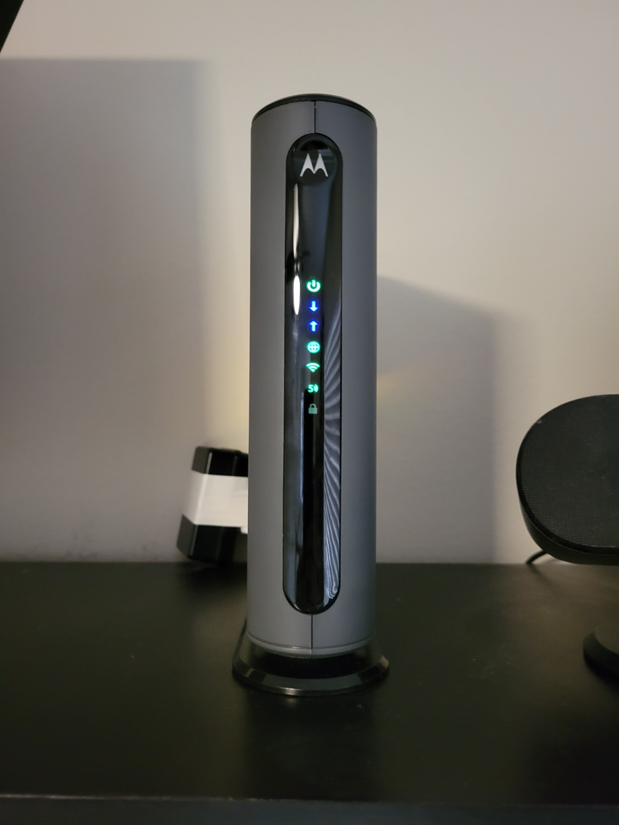 Motorola MG7700 Modem WiFi Router Combo with Power Boost | Approved by Comcast Xfinity, Cox and Spectrum | for Cable Plans Up to 800 Mbps | DOCSIS 3.0 + Gigabit Router customer photo 2