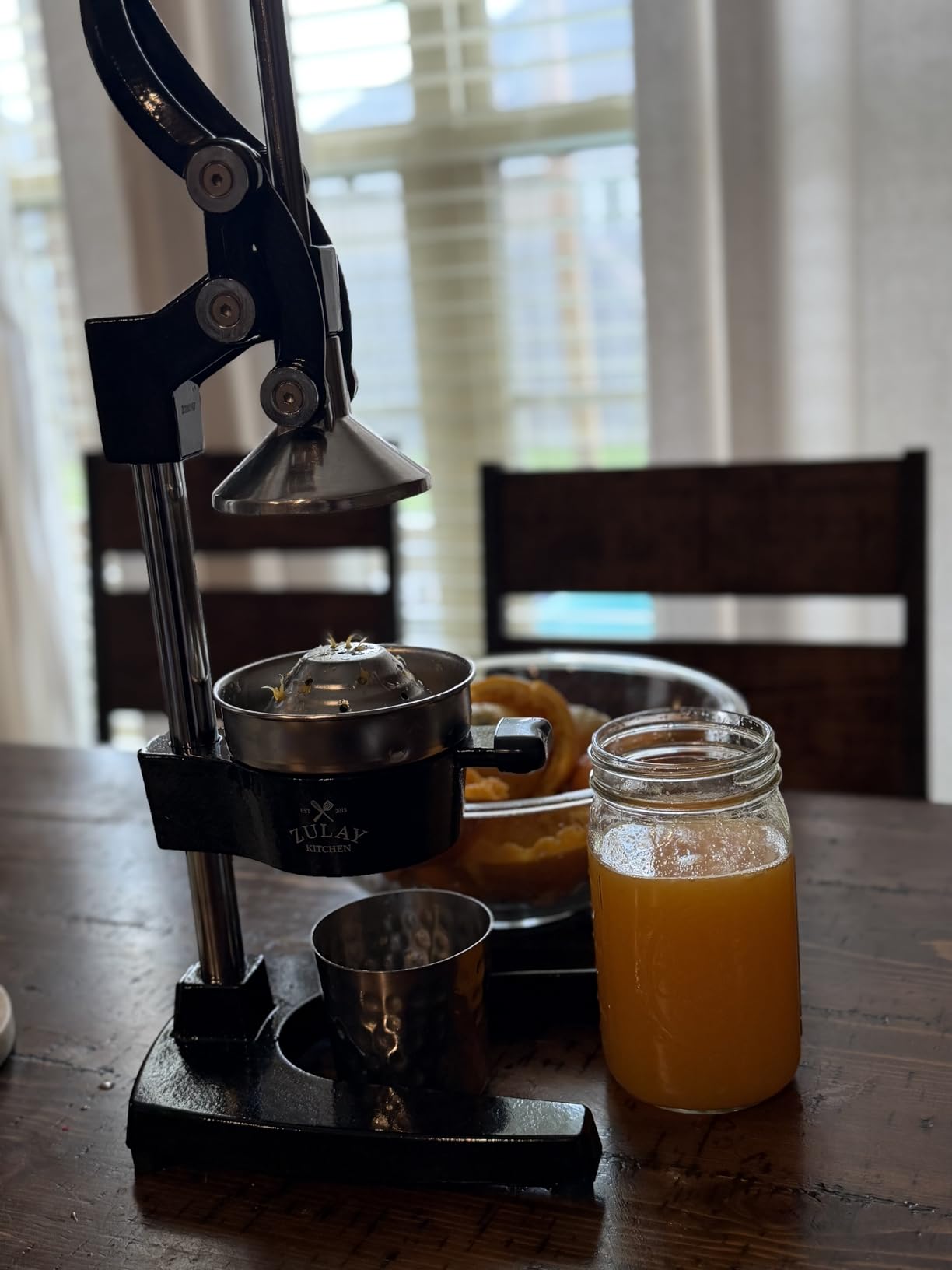 Zulay Kitchen Cast Iron Juicer - Heavy Duty Manual Juicer with Detachable Strainers for Easy Cleaning, Orange Juice Press for Citrus Fruits, Perfect for Bartenders, Juice Lovers & Health Enthusiasts customer photo 1