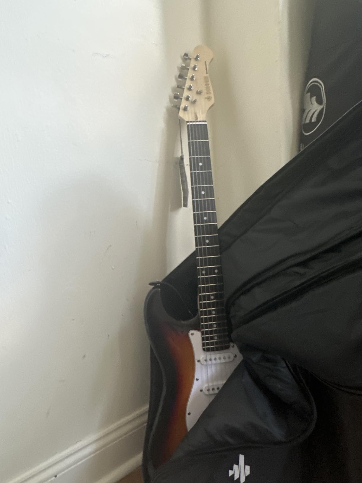 Donner DST-100B 39 Inch Electric Guitar Beginner Kit Solid Body Full Size Black HSS for Starter, with Amplifier, Bag, Digital Tuner, Capo, Strap, String, Cable, Picks customer photo 1