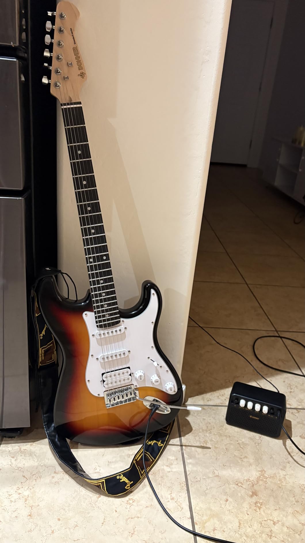 Donner DST-100B 39 Inch Electric Guitar Beginner Kit Solid Body Full Size Black HSS for Starter, with Amplifier, Bag, Digital Tuner, Capo, Strap, String, Cable, Picks customer photo 2