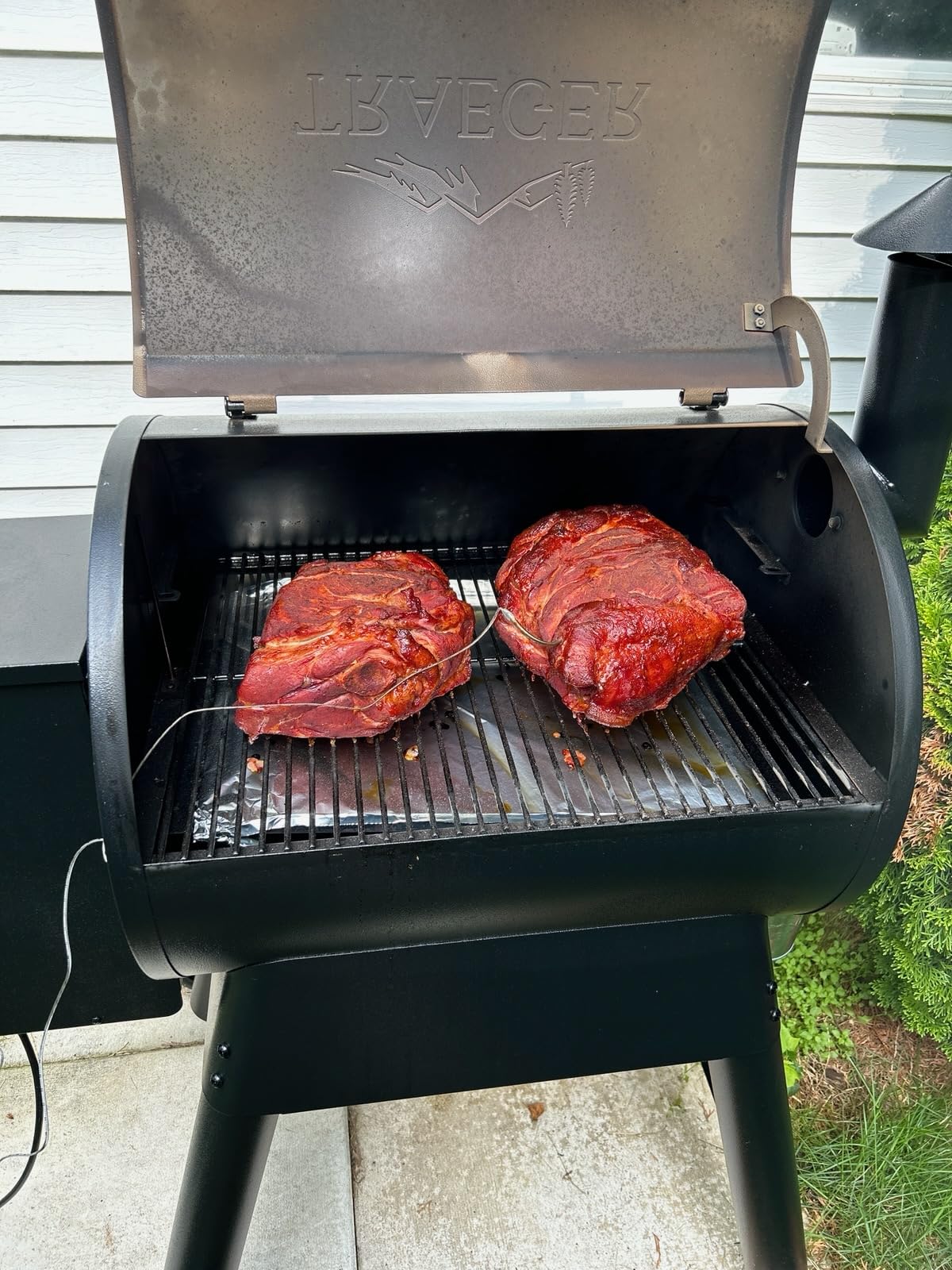 Traeger Grills Pro 22 Wood Pellet Grill & Smoker, Electric Pellet Smoker Grill Combo, 6-in-1 BBQ Versatility, 572 sq. in. Grilling Capacity, Meat Probe, 450 Degree Max Temperature, 18LB Hopper, Bronze customer photo 1