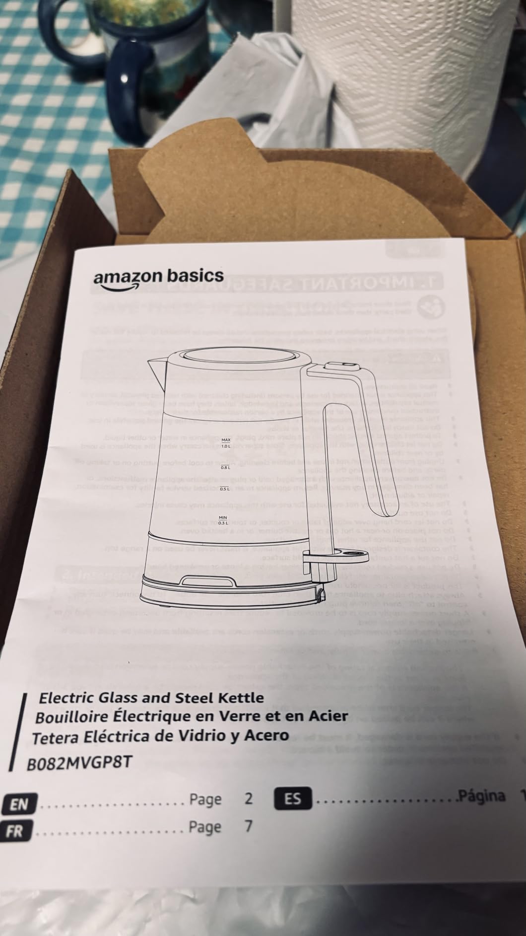 Amazon Basics Electric Kettle with Glass Carafe for Tea and Coffee, BPA-Free, Fast Boiling, Auto Shut-Off, Boil-Dry Protection, Water Level Indicator, 1.7 Liter, 1500W, Black and Silver customer photo 1