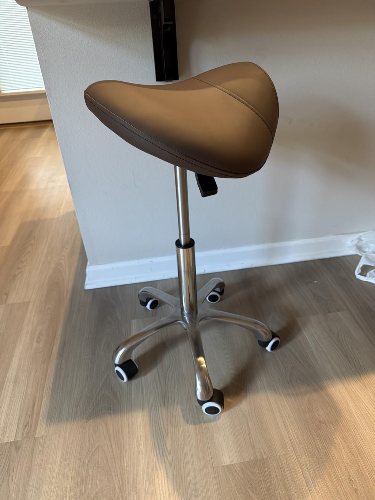 Kaleurrier Saddle Stool Rolling Swivel Height Adjustable with Wheels,Heavy Duty Saddle Chair,Ergonomic Stool Chair for Hair Salon Lab Clinic Dental Massage Home Office Kitchen (Grey, Without Back) customer photo 2