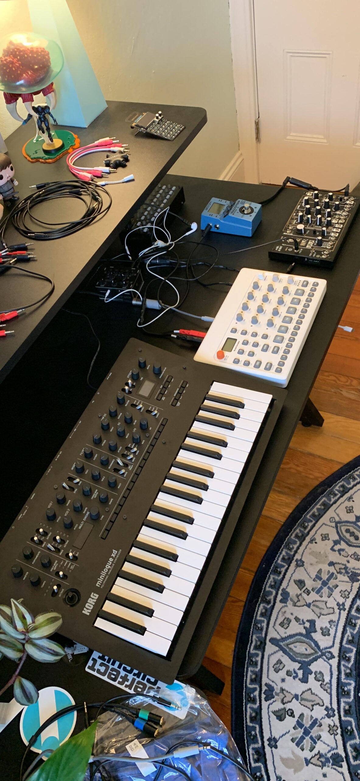 Korg minilogue xd 37-key Polyphonic Analog Synthesizer with 16-step Sequencer, 4 Voices and OLED Oscilloscope customer photo 2