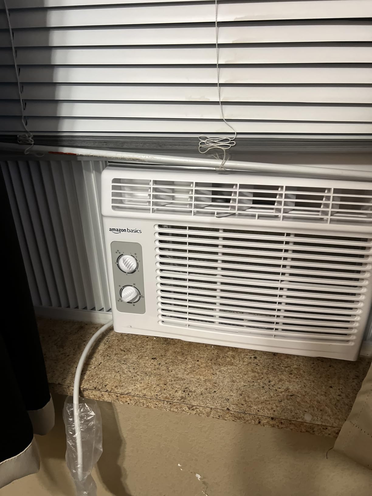 Amazon Basics 5000-BTU Window Air Conditioner with Quiet Operation, Up to 150 Sqf, Cool and Fan Functions, Washable Filter, Adjustable Window Kit, Intuitive Mechanical Controls, for Small Room, White customer photo 2