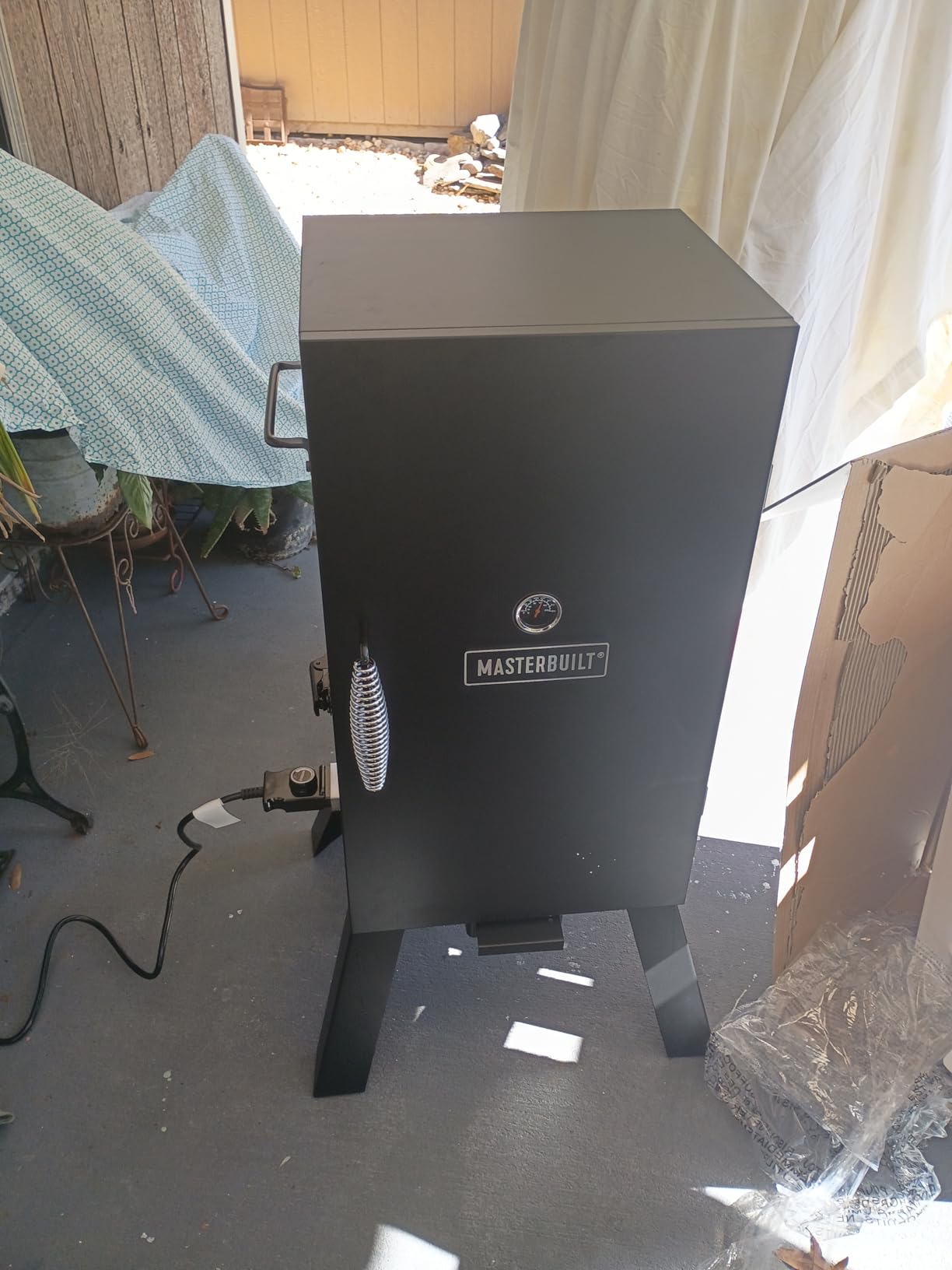 Masterbuilt® 30-inch Electric Vertical BBQ Smoker with Analog Temperature Control, Chrome Smoking Racks and 535 Cooking Square Inches in Black, Model MB20070210 customer photo 1