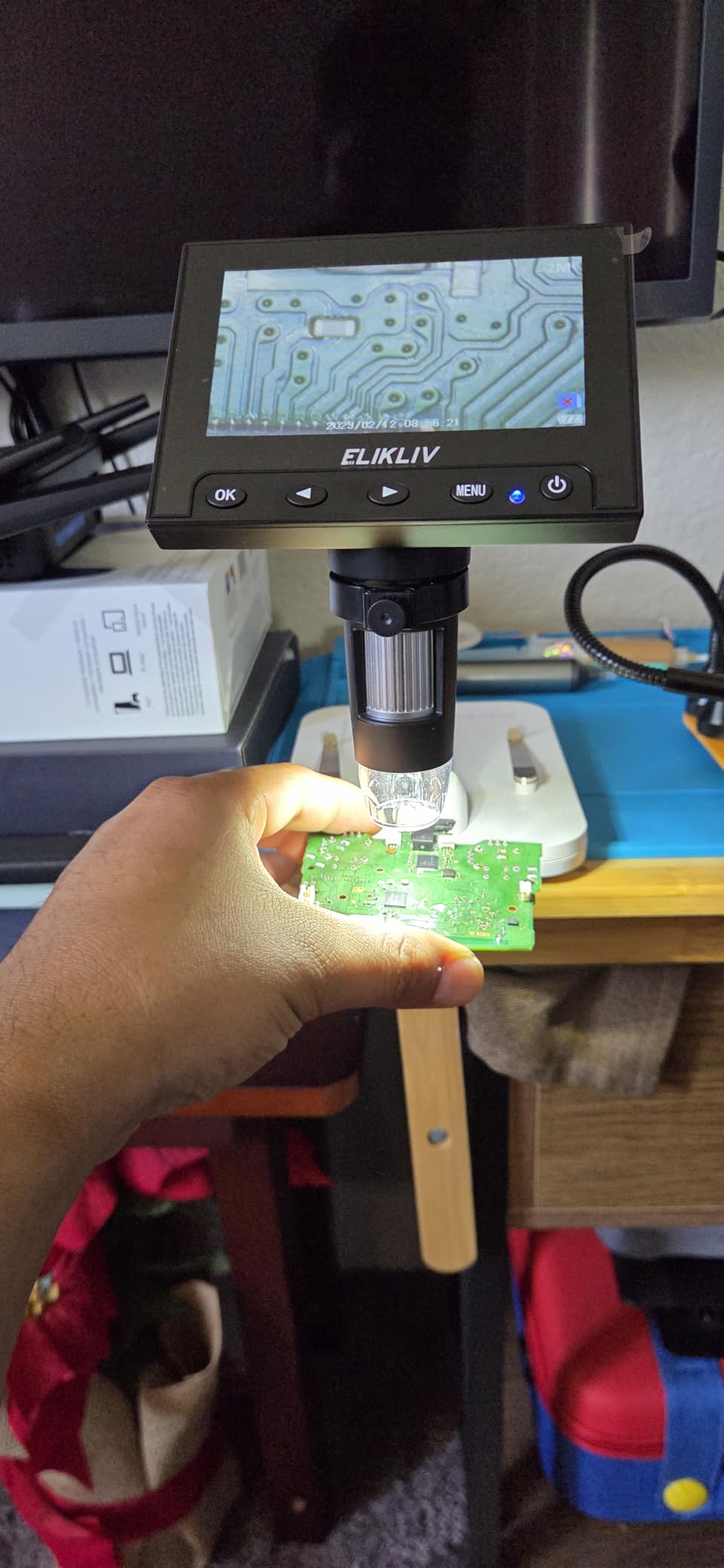 Elikliv Microscope, LCD Digital Coin Microscope 1000x, Coin Magnifier with 8 Adjustable LED Lights, PC View Compatible with Windows/MacBook, EDM4, 4.3-Inch customer photo 1