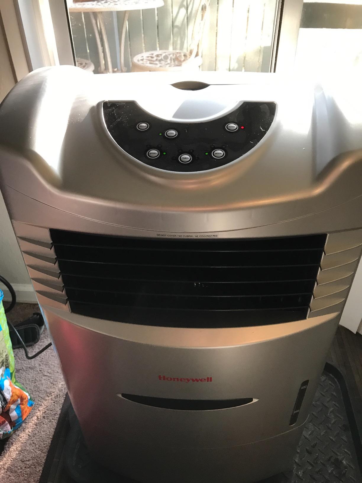 Honeywell 745 CFM Indoor Portable Evaporative Cooler with Remote Control - CL201AEW customer photo 1