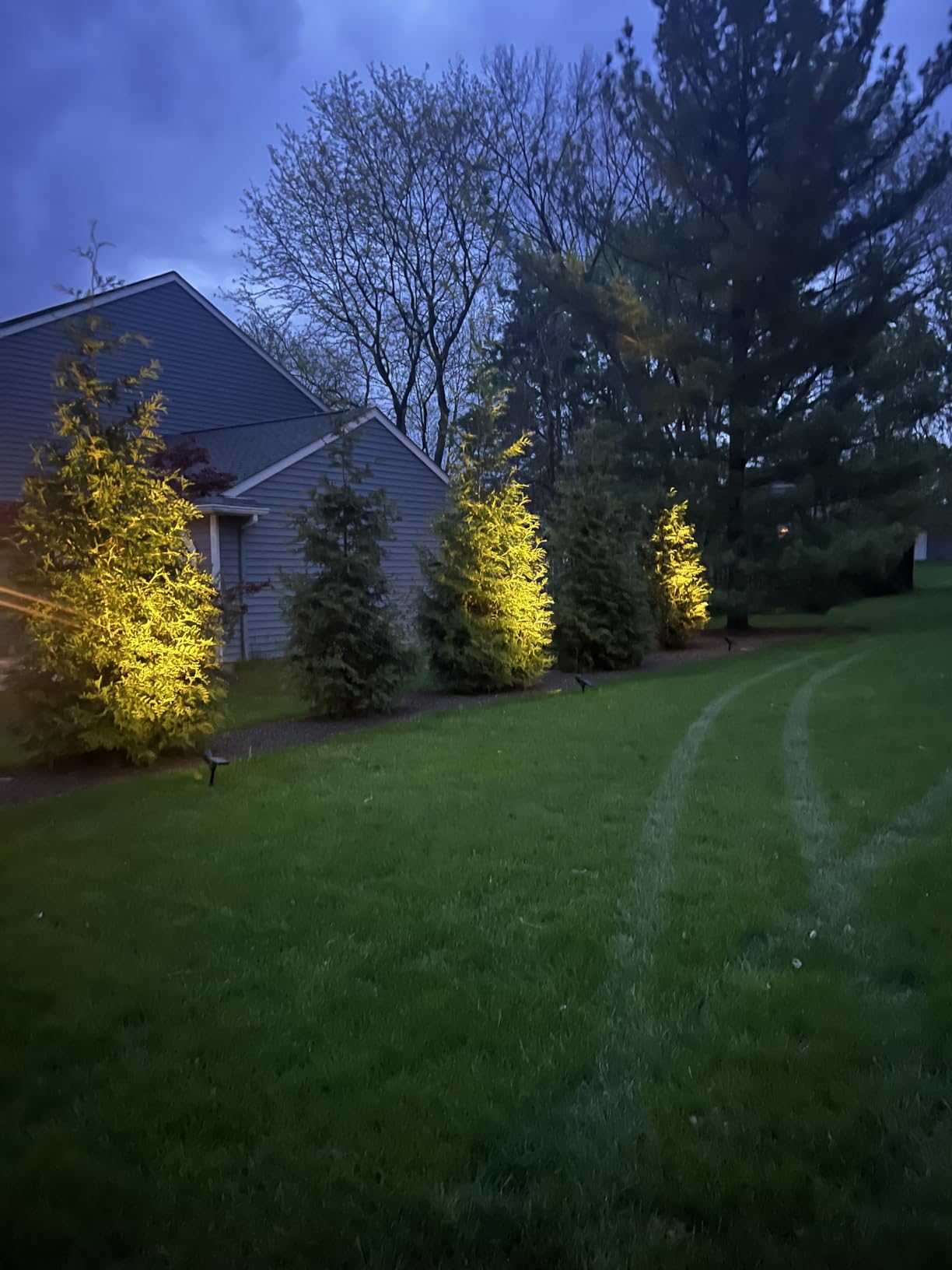 InnoGear Solar Lights Outdoor Waterproof Solar Garden Light for Outside Yard Landscape Lighting Pathway Spot Lights Spotlight Wall Light Auto On/Off, Pack of 6 (Warm White) customer photo 2