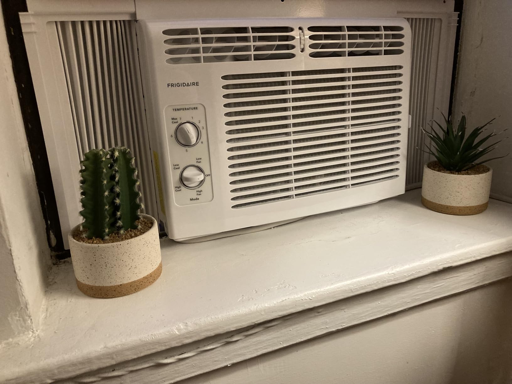 Frigidaire 5,000 BTU Window-Mounted Air Conditioner, Cools Up to 150 Sq. Ft., Quiet Operation, Effortless Temperature Control customer photo 2