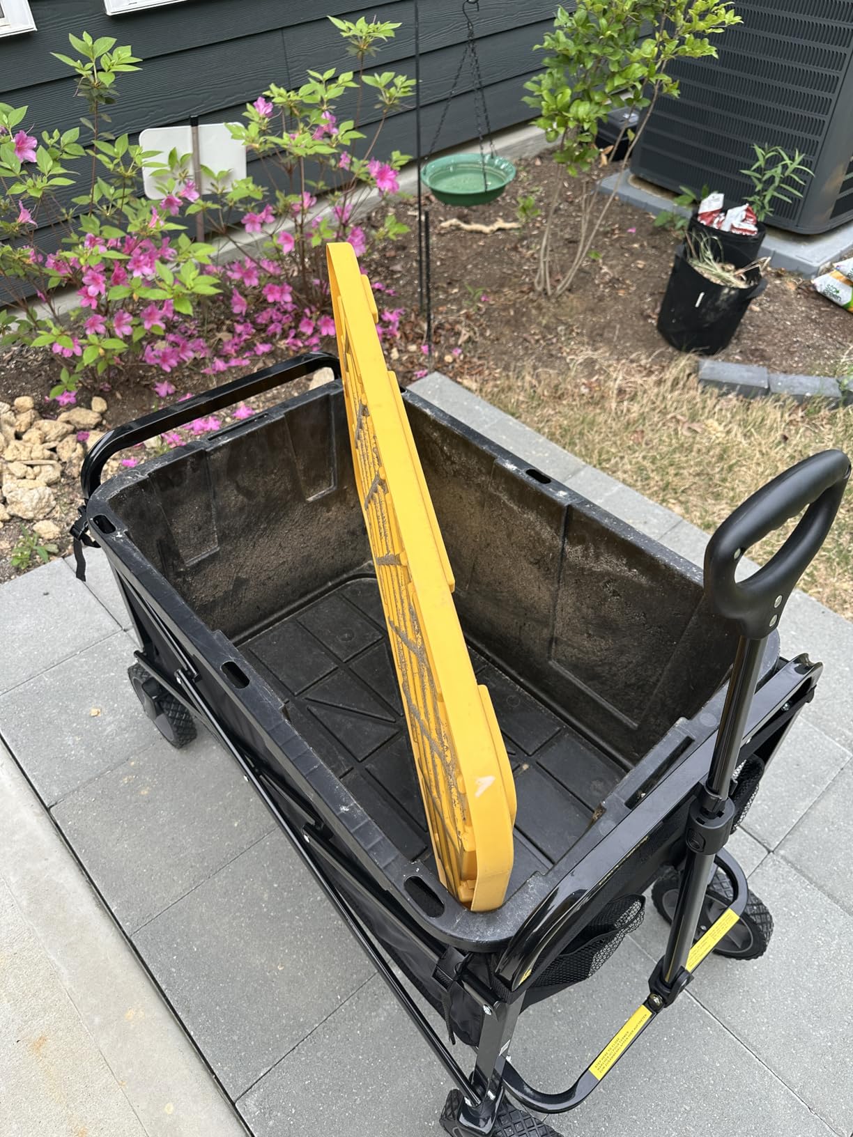 Amazon Basics Collapsible Heavy Duty Utility Wagon for Outdoor Sports, Camping, Garden, and Shopping, 265 Pounds Capacity, 27.6 x 40.9 x 20 inches, Black customer photo 2