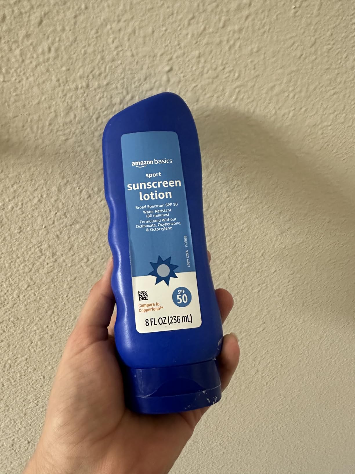 Amazon Basics Sport Sunscreen Lotion SPF 50, Water Resistant (80min), Formulated without Octinoxate & Oxybenzone, Broad Spectrum UVA/UVB Protection, 8 Fluid Ounce customer photo 1