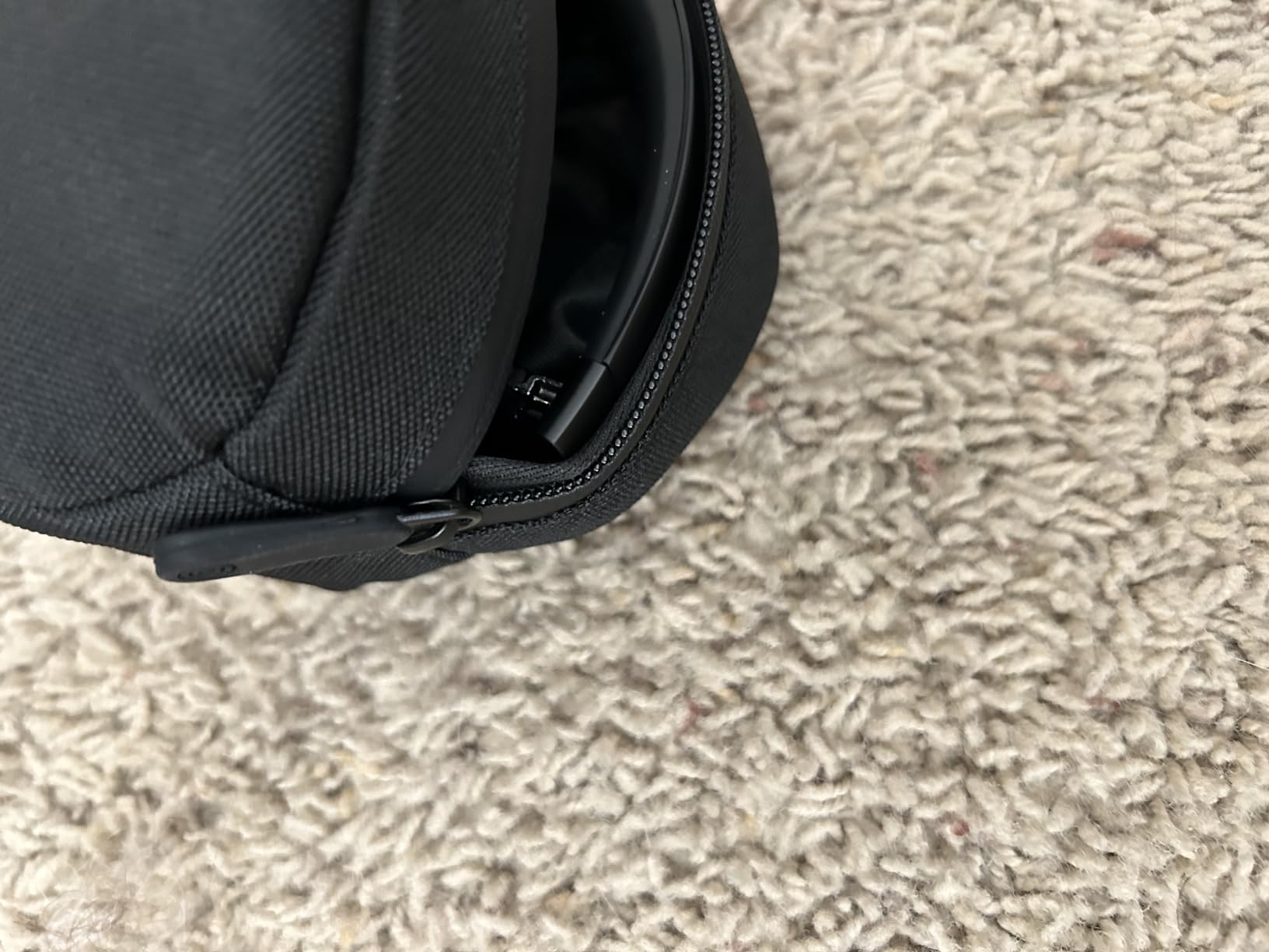 Beats Solo3 Wireless On-Ear Headphones - Apple W1 Headphone Chip, Class 1 Bluetooth, 40 Hours of Listening Time, Built-in Microphone - Black customer photo 2