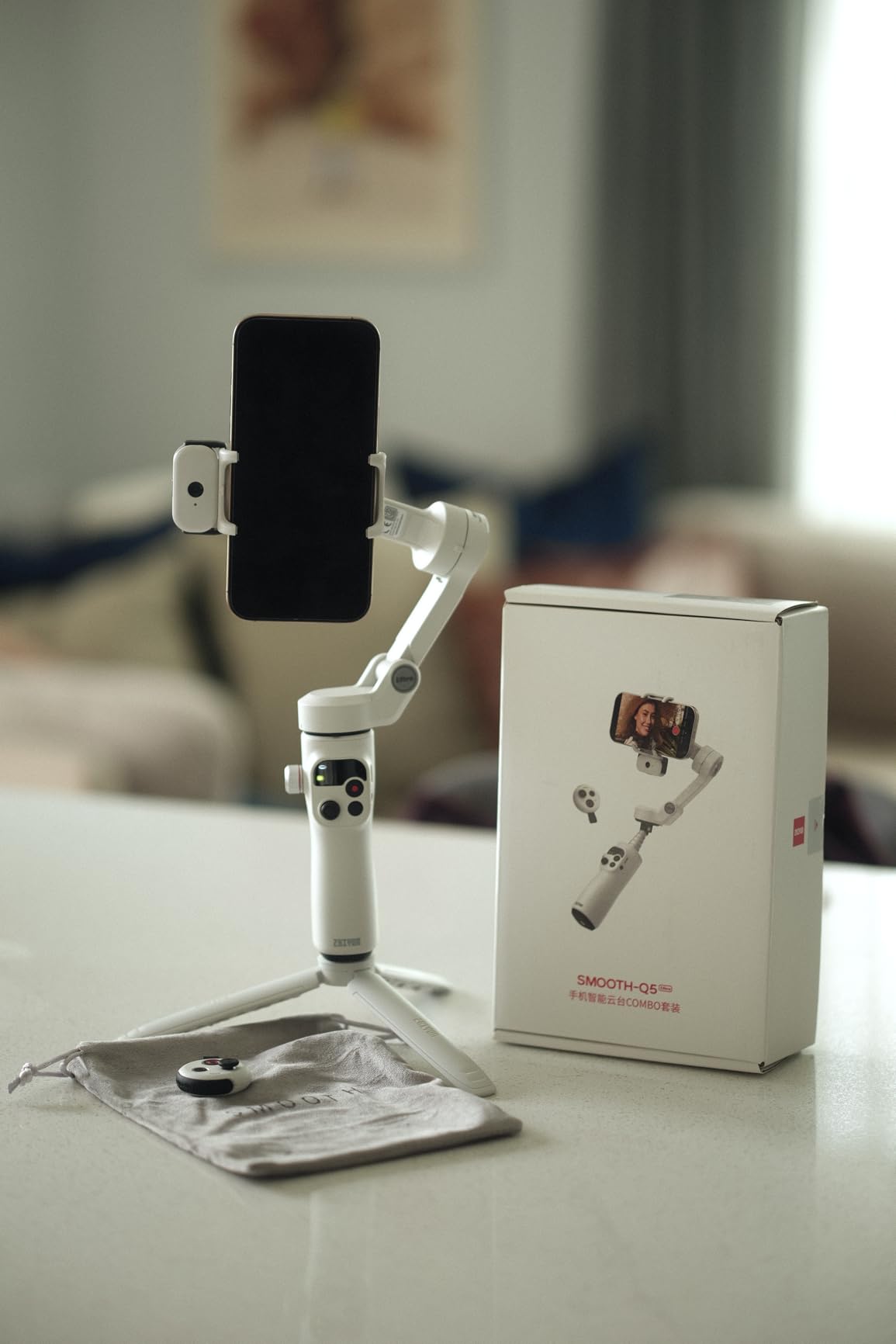 ZHIYUN Smooth Q5 Ultra 3-Axis Gimbal Stabilizer for iPhone, Portable Foldable Phone Stabilizer, Built-in Extension Rod, Fill Light, Tripod, 13.5H Long Lasting Battery for Video Recording customer photo 1