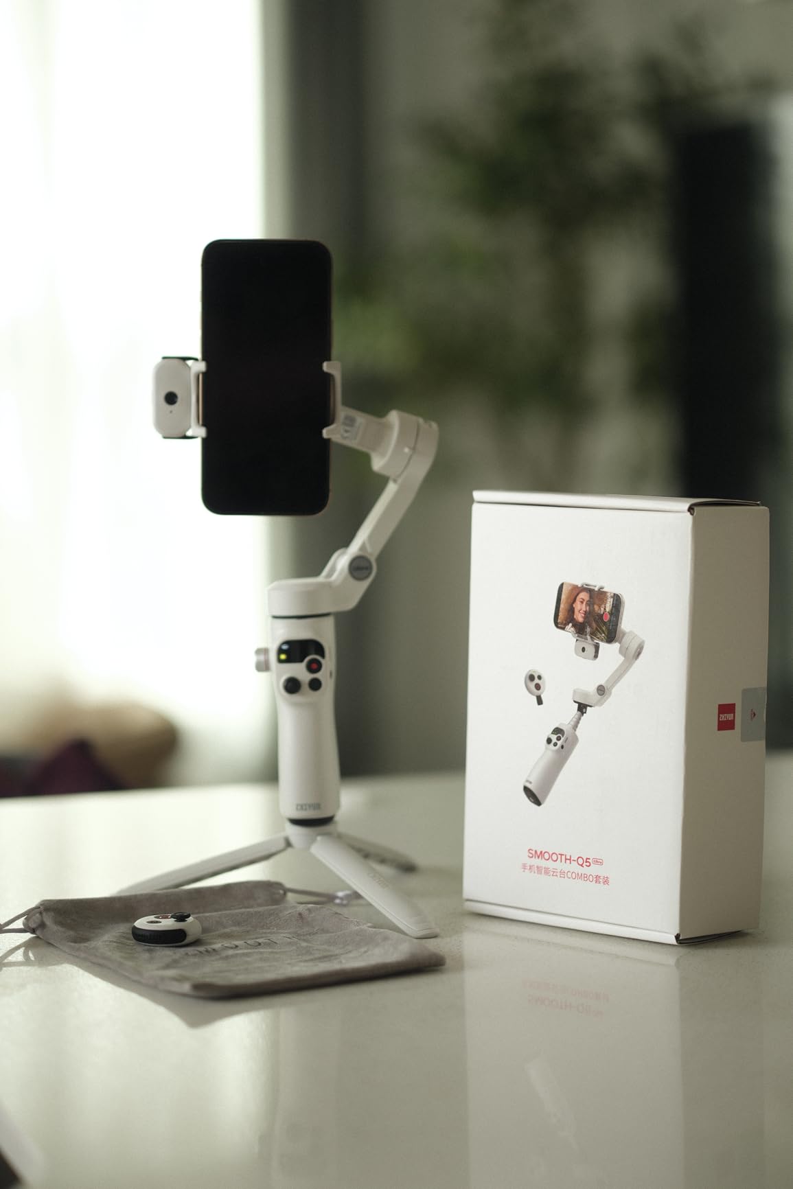 ZHIYUN Smooth Q5 Ultra 3-Axis Gimbal Stabilizer for iPhone, Portable Foldable Phone Stabilizer, Built-in Extension Rod, Fill Light, Tripod, 13.5H Long Lasting Battery for Video Recording customer photo 2