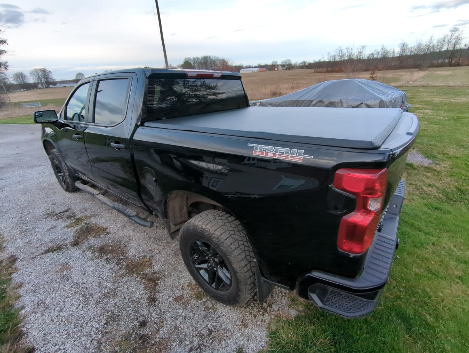 OEDRO Soft Tri-Fold Tonneau Cover for 2019-2026 Chevy Silverado 1500 5.8ft customer photo 2