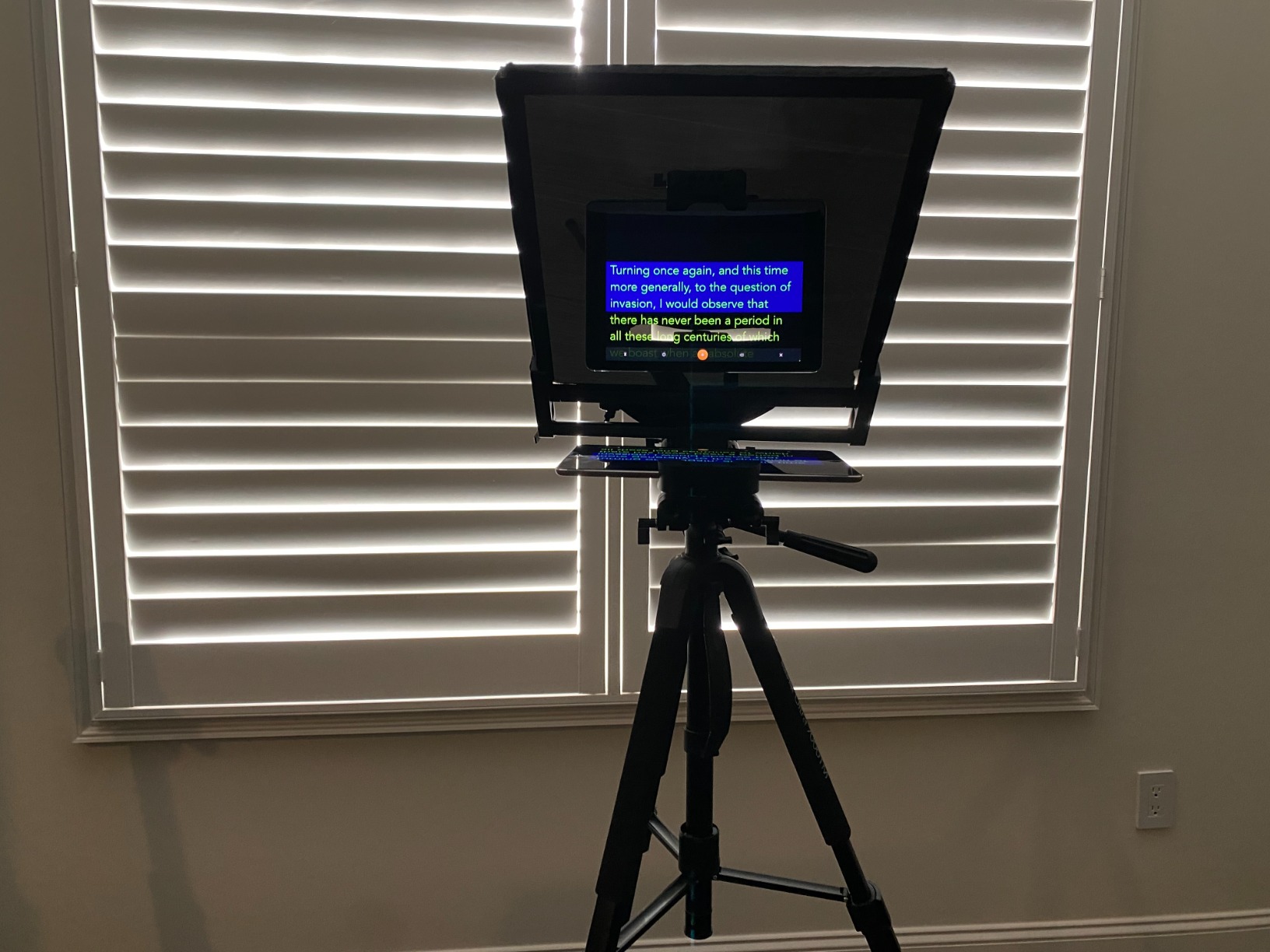 Glide Gear TMP 750 Teleprompter - All Camera & Smartphones, Tablets - 17