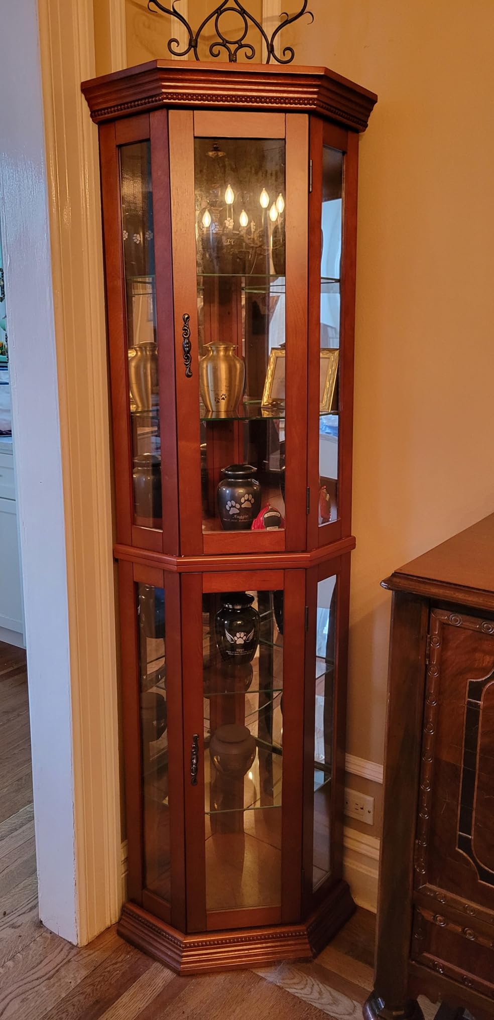 BELLEZE Lighted Wooden Corner Display Curio Cabinet, Two Section Shelving Unit with Tempered Glass Door, Bar and Liquor Storage Area with 6 Shelves - Lorona (Cherry) customer photo 1