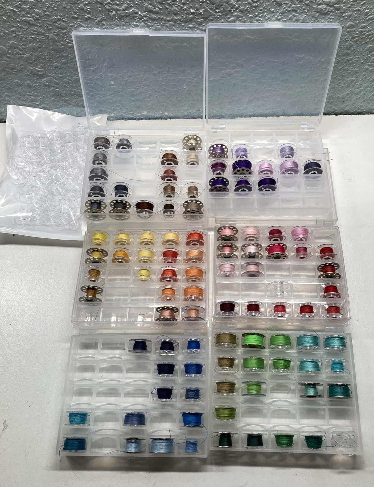 Bobbin Box,Machine Bobbin Organizer Plastic Case,Transparent 25 Slots Empty Bobbins Spools Box，Sewing Craft Plastic Case Storage Box for Sewing Machine customer photo 1
