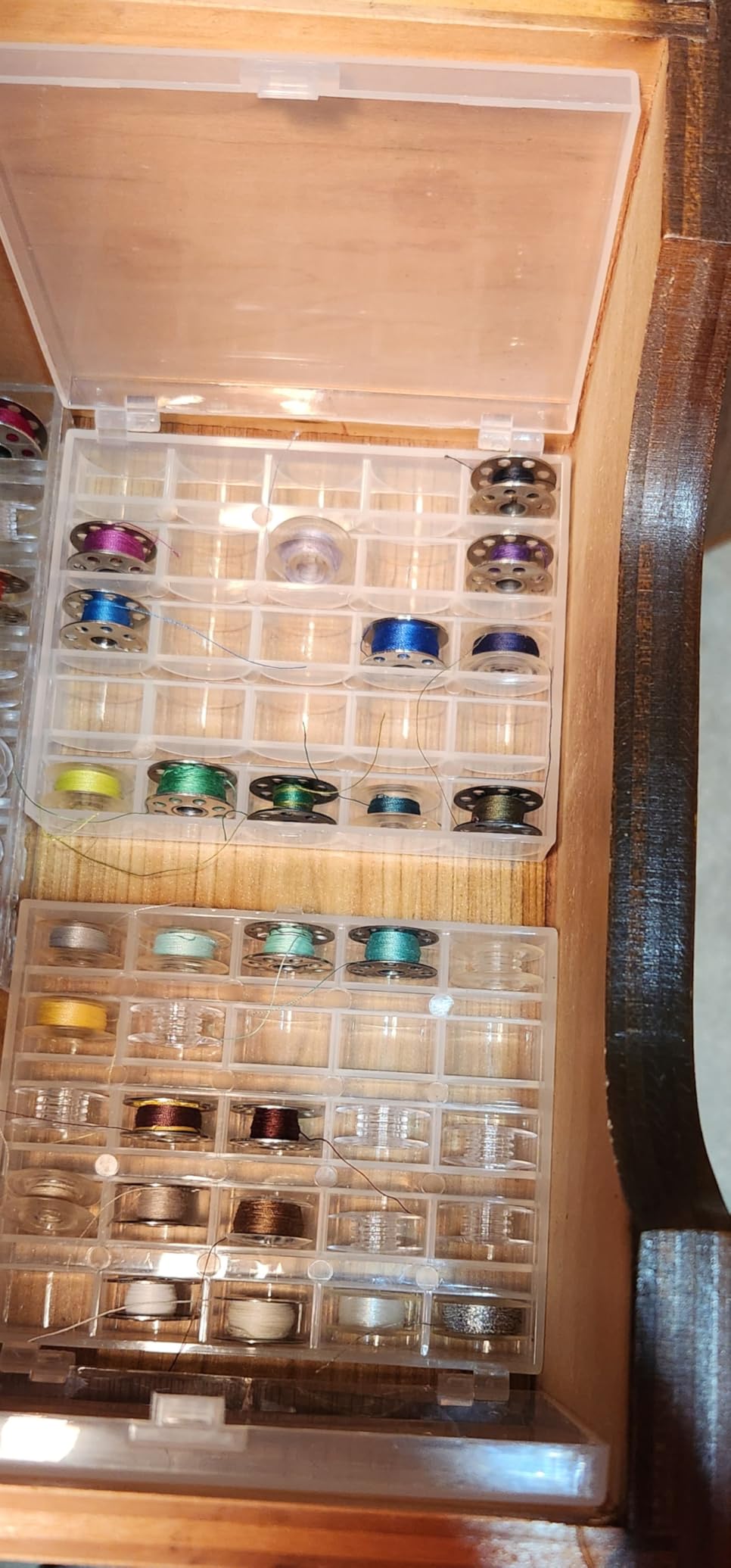 Bobbin Box,Machine Bobbin Organizer Plastic Case,Transparent 25 Slots Empty Bobbins Spools Box，Sewing Craft Plastic Case Storage Box for Sewing Machine customer photo 2