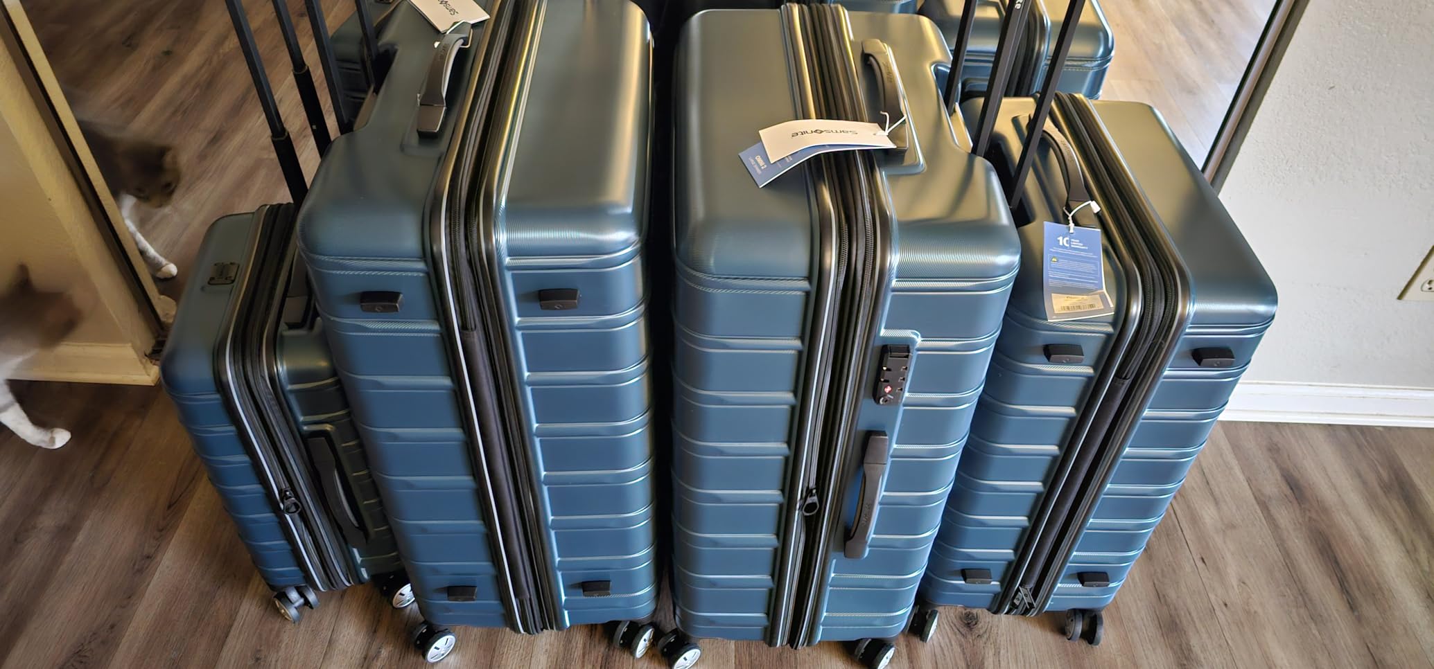 Samsonite Omni 2 Hardside 3 Piece Set - Includes Global Carry-On, Medium, & Large Checked Suitcases - 360 Degree Dual Spinner Wheels - Integrated TSA Lock & Expansion - Amazon Exclusive - Artic Silver customer photo 1