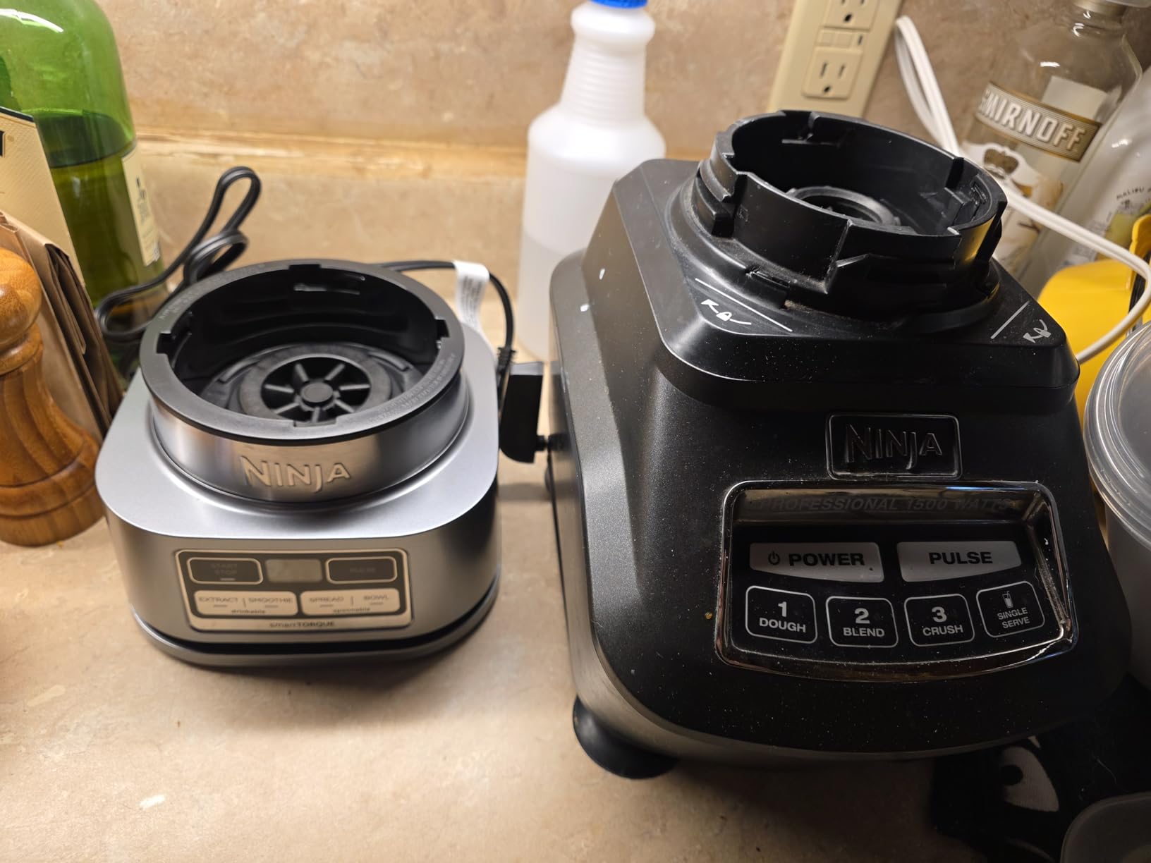 Ninja Foodi Personal Blender (SS101) - Smoothie Bowl Maker, 1200-Peak-Watt smartTORQUE, (2) 24-oz Cups customer photo 2