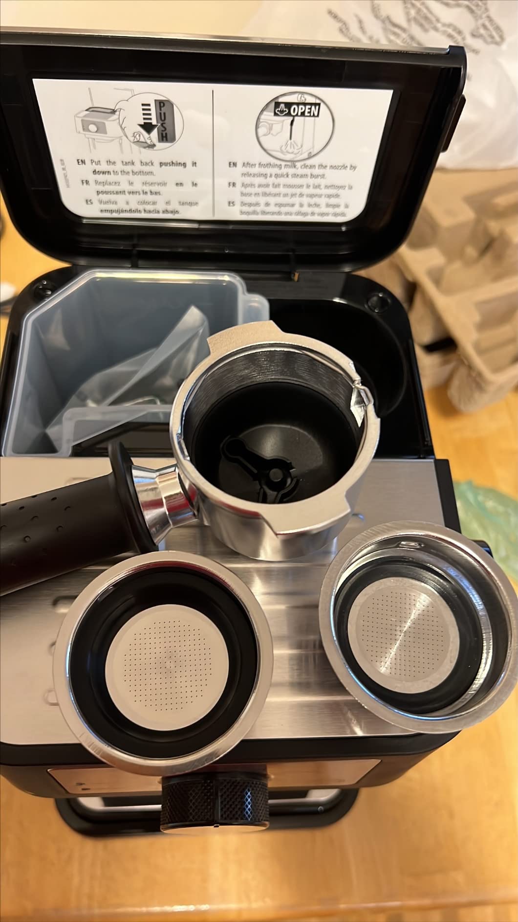 De'Longhi Stilosa Manual Espresso Machine, Compact Coffee Maker, 15 Bar Pump Pressure, Manual Milk Frother Steam Wand for Authentic Single & Double Espresso, Lattes & Cappuccinos, Tamper Included customer photo 2