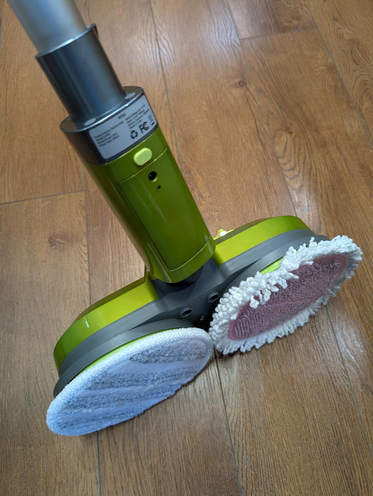 VMAI Cordless Electric Mop with Water Spray & Detachable Battery, Rechargeable Floor Spin Mop & Scrubber with LED Headlights, Washable Pads, Lightweight for Hardwood Tile Marble Floor Cleaning customer photo 1