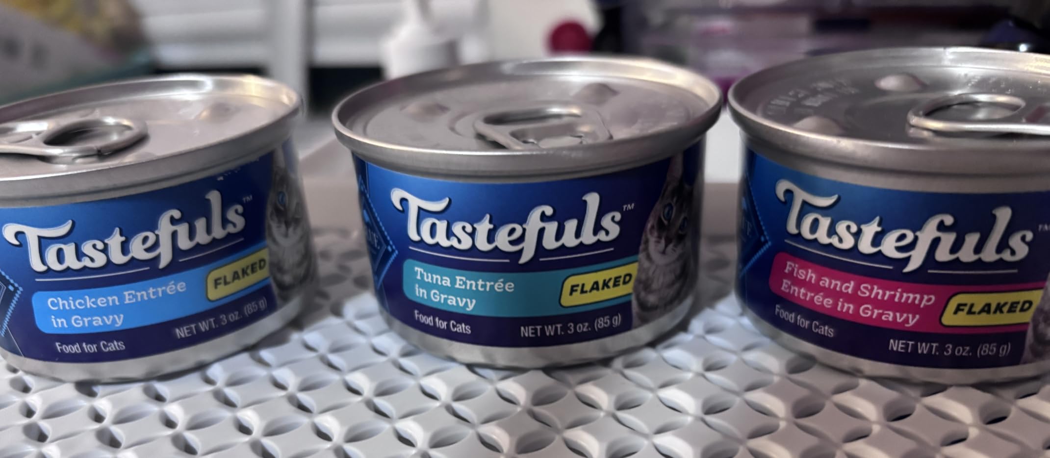 Blue Buffalo Tastefuls Flaked Adult Wet Cat Food Variety Pack (Tuna, Chicken, Fish & Shrimp), Natural Ingredients, 3-oz. Each (12 Cans) customer photo 1