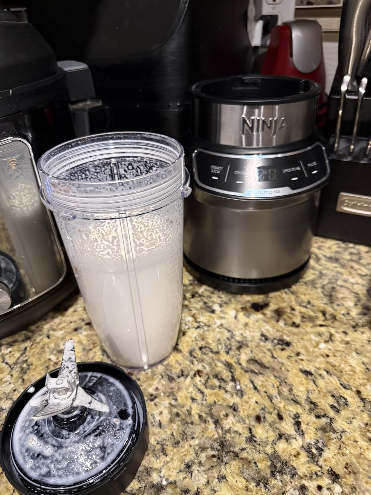 Ninja Nutri-Blender Pro with Auto-iQ (BN401) - 1100-Peak-Watt, (2) 24-oz To-Go Cups & Spout Lids customer photo 2
