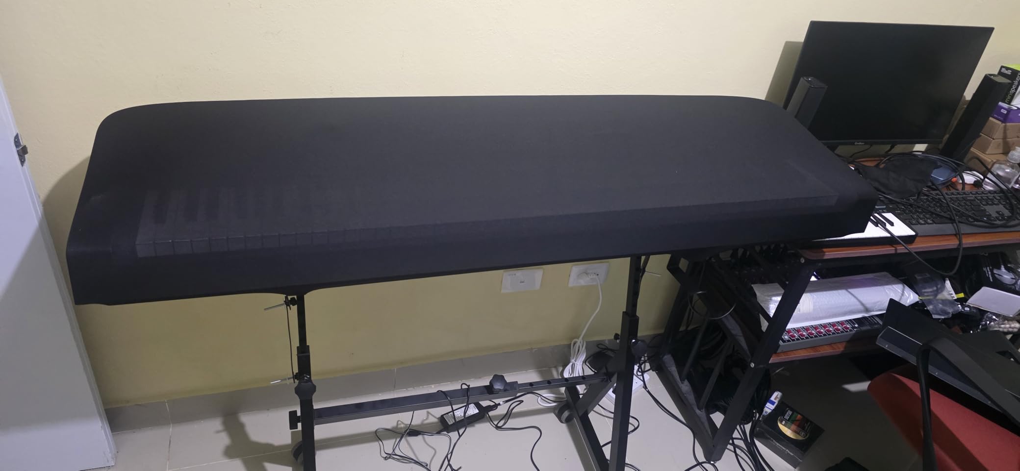 Yamaha DGX-670B, 88-Key Weighted Digital Piano with Sustain Foot Switch and Music Rest, Black - Furniture Stand Sold Separately customer photo 1