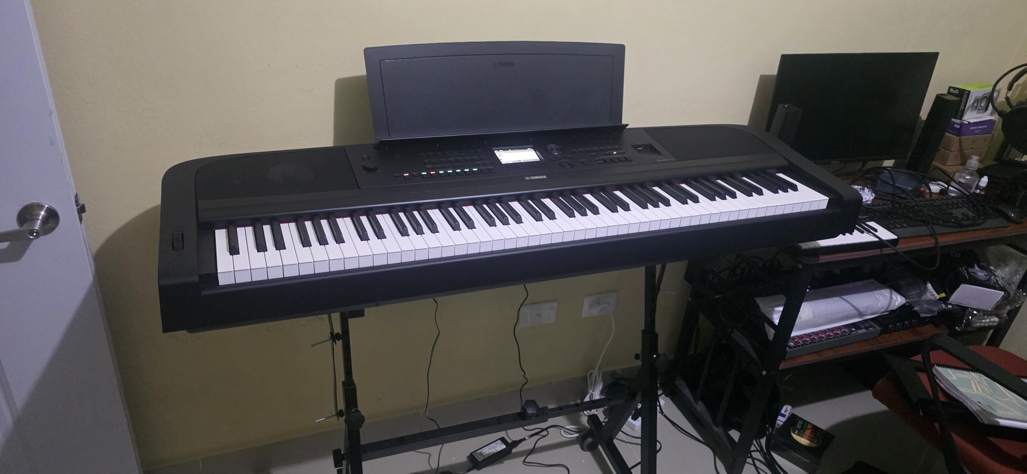Yamaha DGX-670B, 88-Key Weighted Digital Piano with Sustain Foot Switch and Music Rest, Black - Furniture Stand Sold Separately customer photo 2
