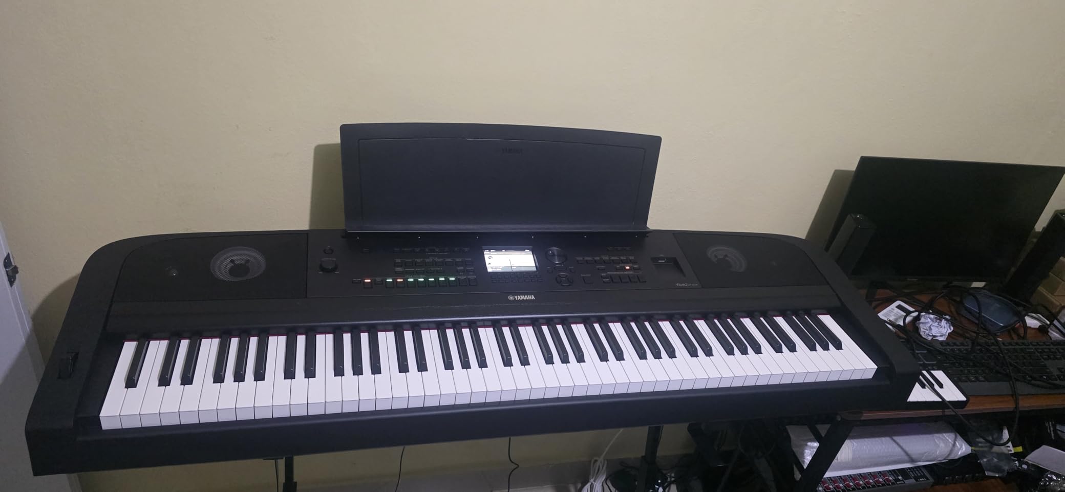 Yamaha DGX-670B, 88-Key Weighted Digital Piano with Sustain Foot Switch and Music Rest, Black - Furniture Stand Sold Separately customer photo 2
