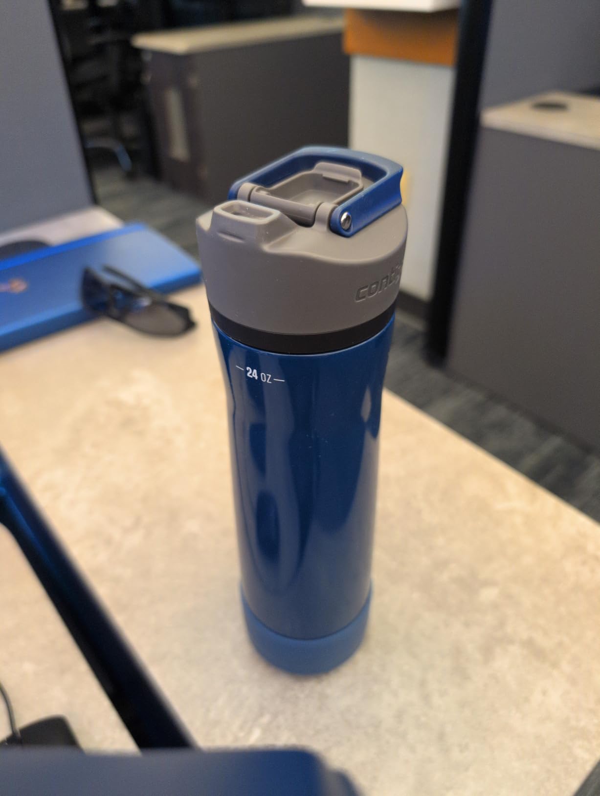 Contigo Cortland Chill 2.0 Vacuum-Insulated Stainless Steel Water Bottle, Spill-Proof Sip Technology, Interchangeable Lid, 24oz, Steel/Licorice, Perfect for Fitness Travel Everyday Use customer photo 1
