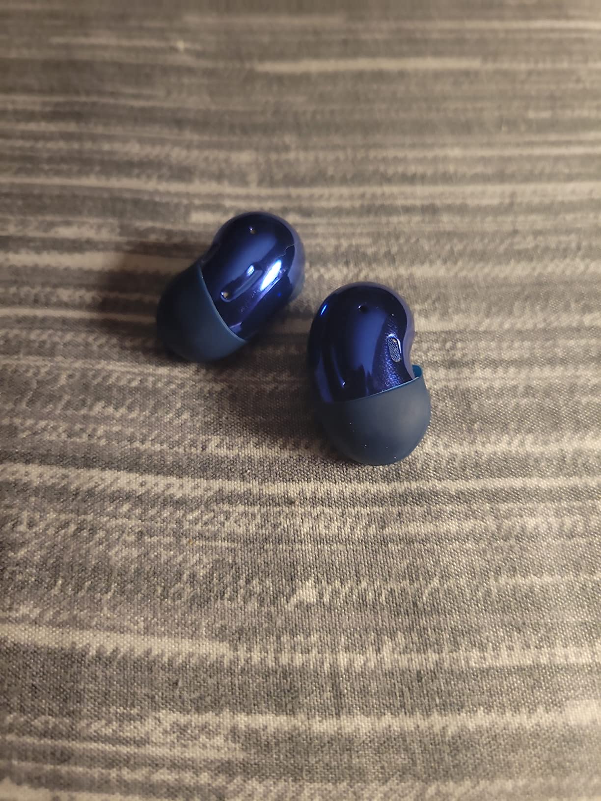 Samsung Galaxy Buds Live True Wireless Earbud Headphones - Mystic Blue (Renewed) customer photo 2
